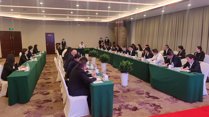 2021�?1�?日,湖南順天集團(tuán)2021年四季度總經(jīng)理會(huì)議在黃金海岸大酒店順利召開(kāi),蘇松泉董事長(zhǎng)在會(huì)議上作重要講話�?(1).jpg 2021�?1�?日,湖南順天集團(tuán)2021年四季度總經(jīng)理會(huì)議在黃金海岸大酒店順利召開(kāi),蘇松泉董事長(zhǎng)在會(huì)議上作重要講話�?(1).jpg